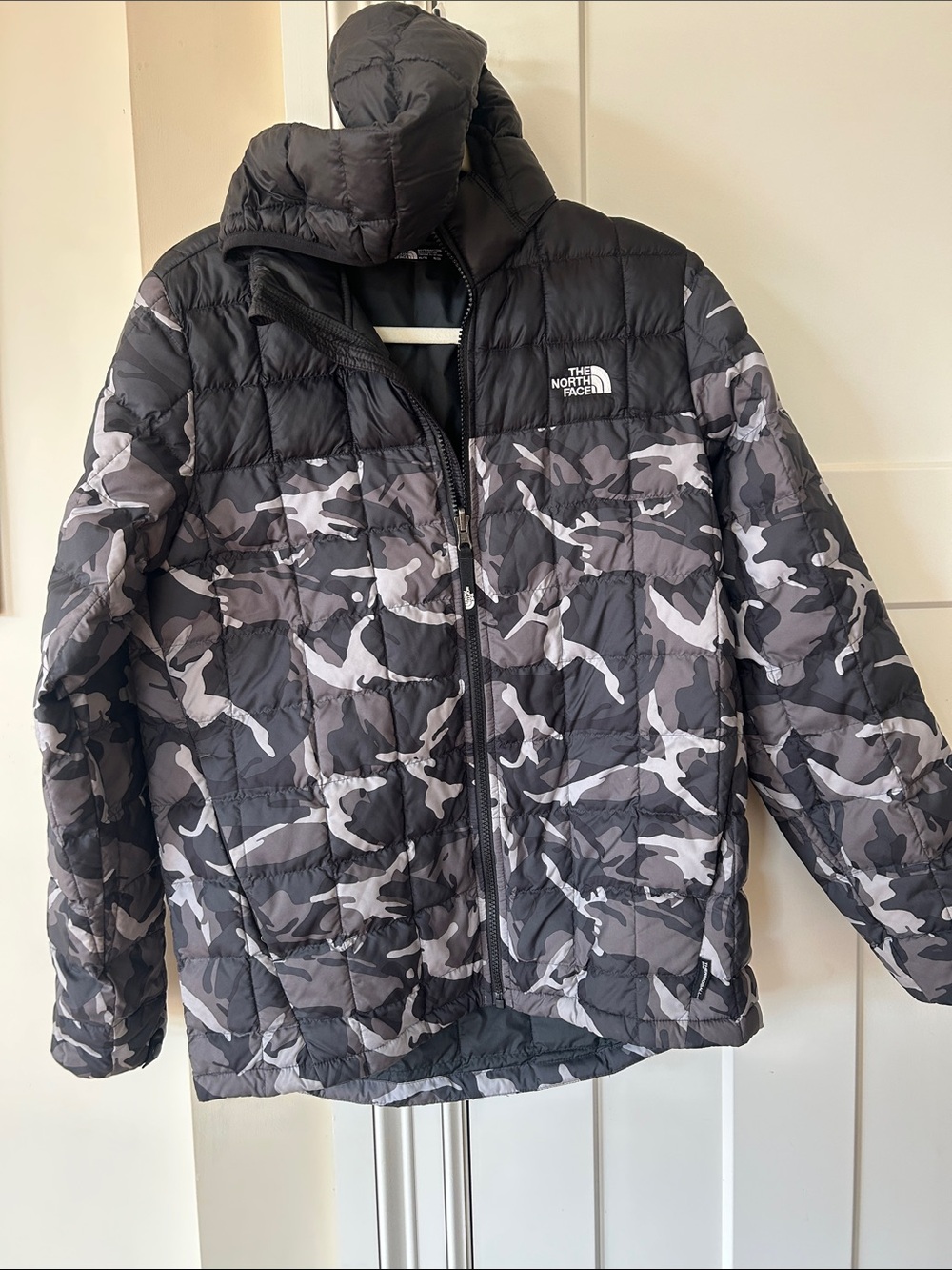 The North Face Men’s Black & Gray Camo Puffer Jacket